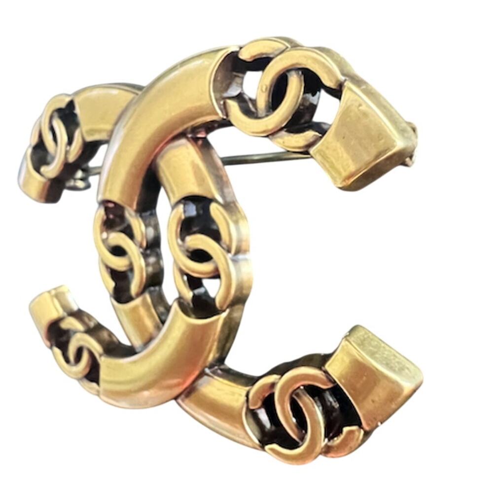 CHANEL Deep Gold Interlocking Multi CC Brooch B23 (CCXX016) - Picture 2 of 3